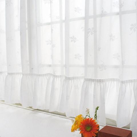ストレートスタイルの小窓・出窓スタイルカーテン
