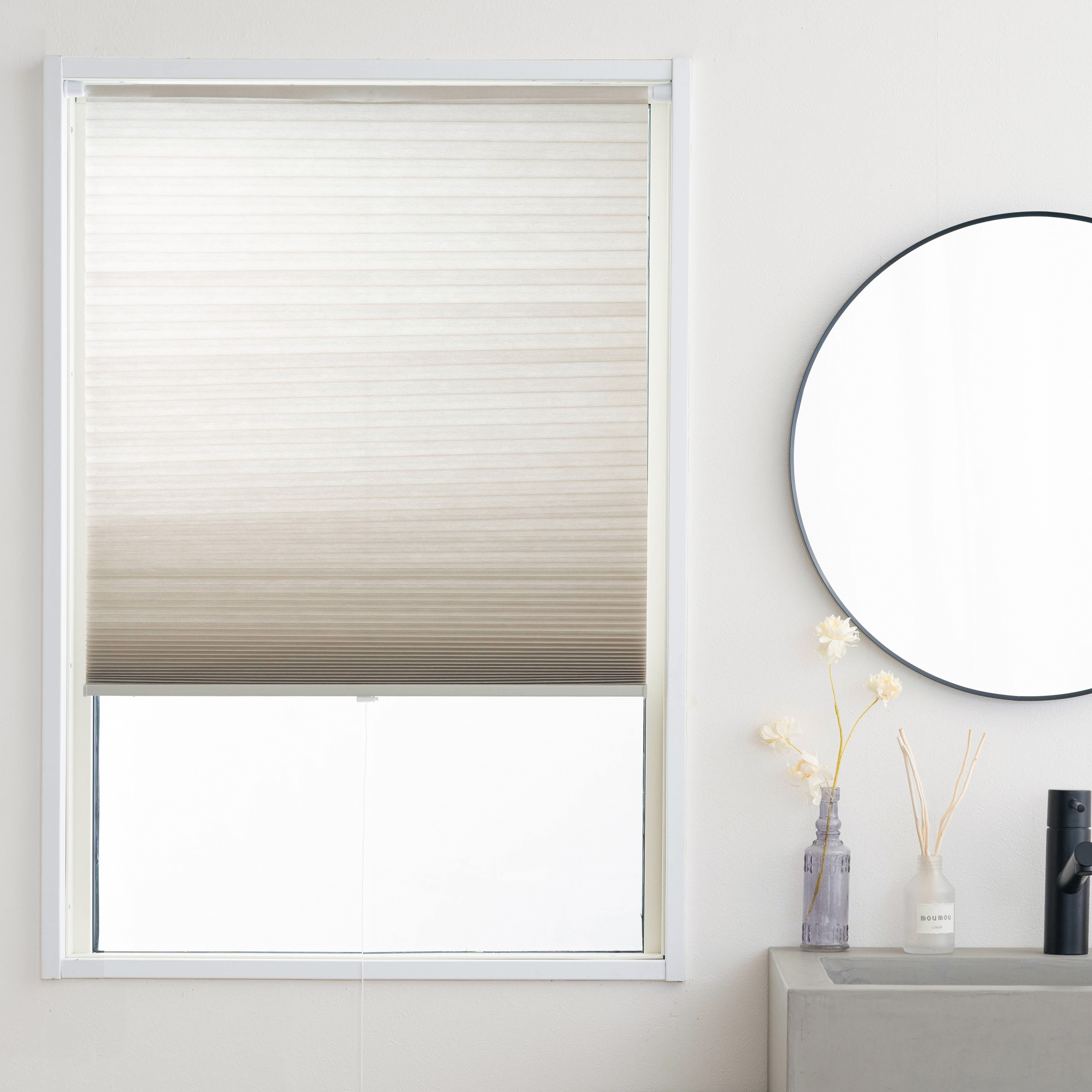 切ってサイズ調節できる突っ張り棒ハニカムブラインド Easy Bee Bee イージービービー