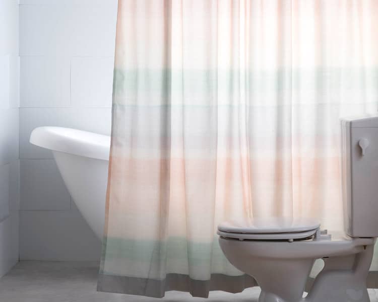 マンションのトイレとお風呂の間仕切にシャワーカーテン