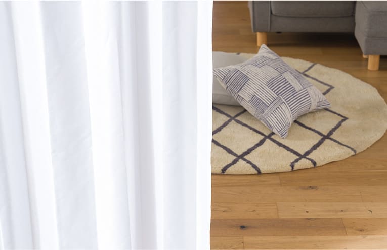 シンプルで清潔感のあるホワイトレース