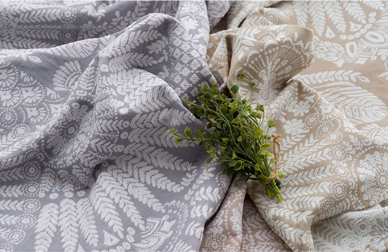 ユニークなボタニカル柄のジャガード生地