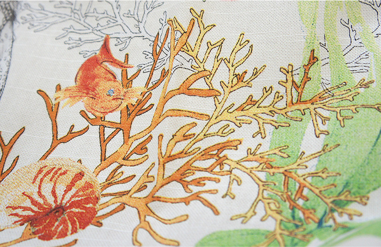 海の中にいるような涼し気なデザイン